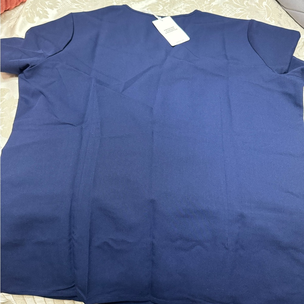 Women’s scrubs figs